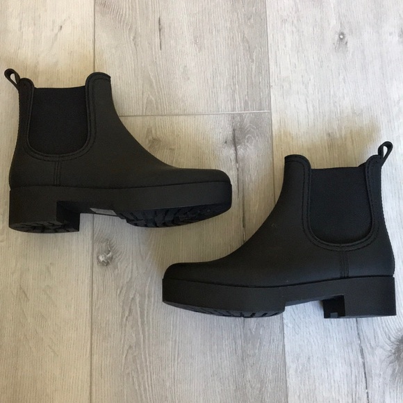 cloudy chelsea rain boot